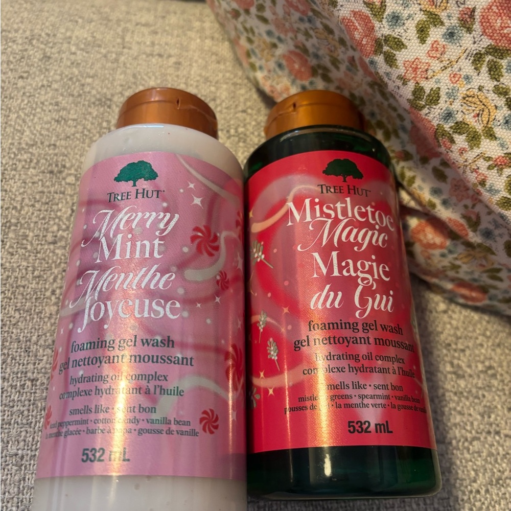 Limited edition Tree Hut Merry Mint & Mistletoe Magic Foaming Gel Wash. 2/$25